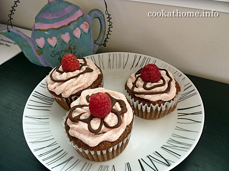 2015-11-15 'Kindness' chocolate raspberry cupcake