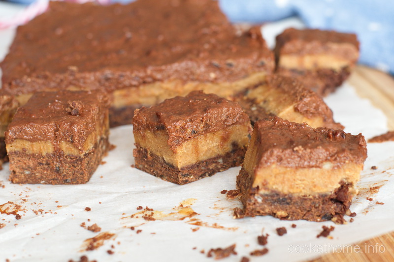 Another chocolate and peanut butter slice using all natural, non-processed ingredients, and your food processor, to produce heaven in your mouth! #peanutbutter