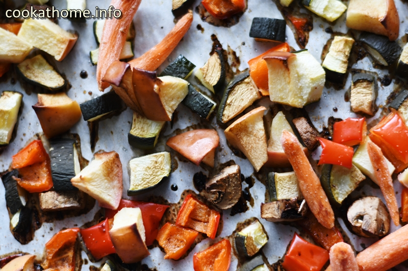 A simple method of getting tasty roast veggies, any day of the week! Drizzled with balsamic vinegar for that extra flavor kick! #veggies