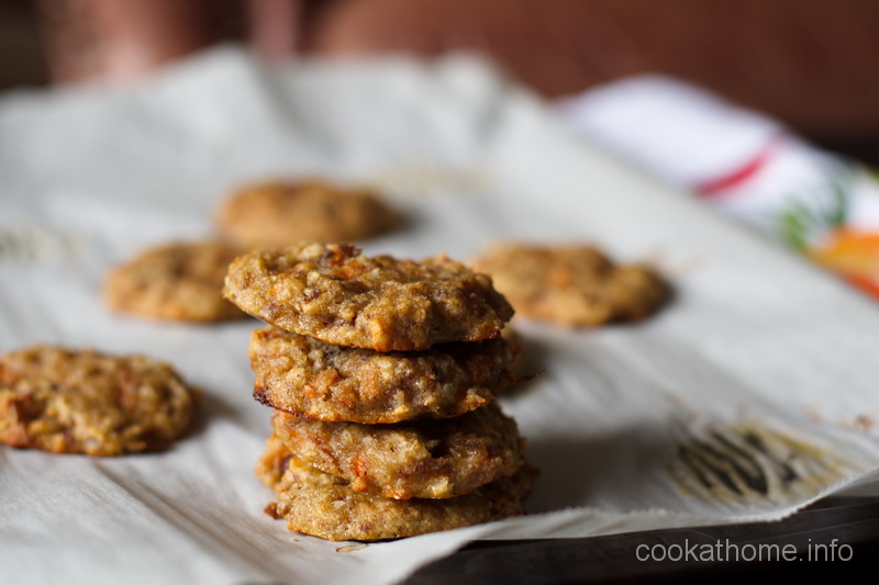 These carrot cake cookies have a healthy moist carrot cake flavor, all in an easily portable cookie form. #carrotcake