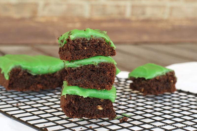 Brownies that are healthy with a minty-flavor - grain-free, gluten-free and refined-sugar-free. #brownies #cookathome #paleo #glutenfree #dairyfree