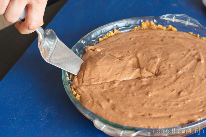 This is a basic cream pie filling recipe - other flavours can be added as desired, particularly chocolate and peanut butter (my favourite!) #creampie