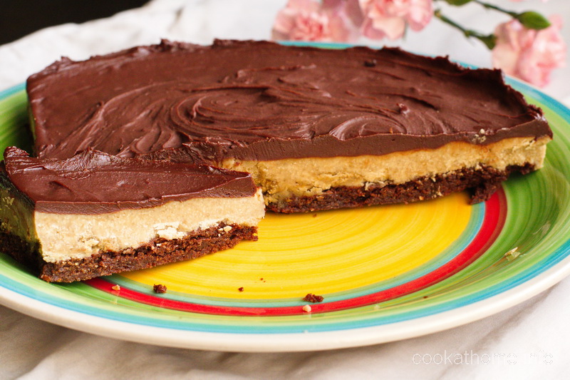 A gluten/dairy and refined sugar free chocolate peanut butter cheesecake. Good for you and tastes great too!A gluten/dairy and refined sugar free chocolate peanut butter cheesecake. Good for you and tastes great too! #cheesecake