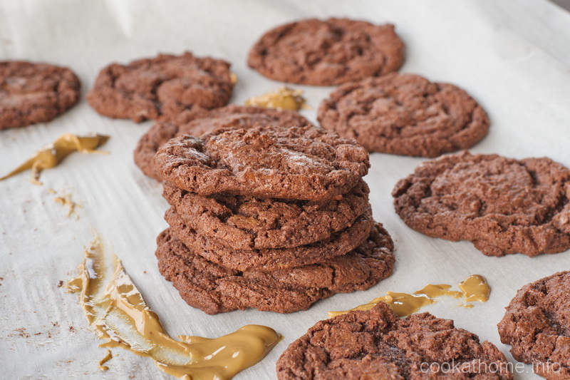 These are yummy flourless chocolate peanut butter cookies, using no gluten, no dairy but so very easy! #chocolatepeanutbutter #cookathome #glutenfree #dairyfree