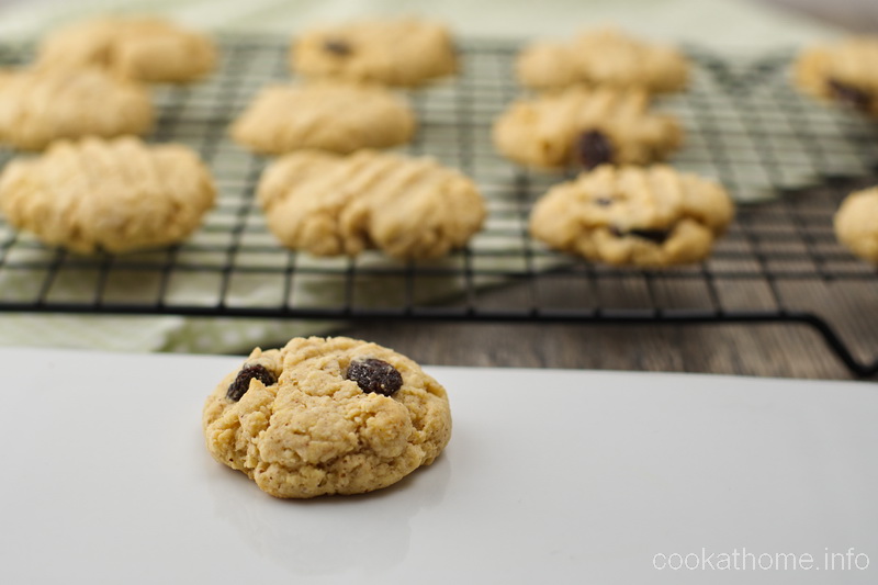 An interesting combination of cornmeal and raisins - these gluten-free cornmeal cookies are a unique but yummy taste! #cornmeal
