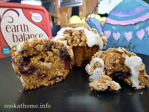 Earth Balance Blueberry crumble cupcakes
