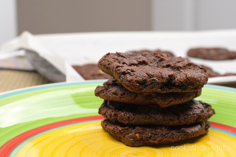 Rich and cake-like flourless brownie cookies that are gluten and dairy-free with an awesome texture. #brownies