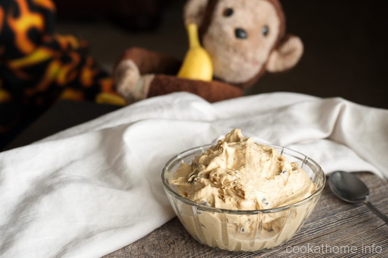 Using ripe bananas for the texture, you gotta check out this healthy peanut butter chocolate ice cream with no refined sugar, perfectly gluten and dairy free! #icecream #cookathome #glutenfree #dairyfree