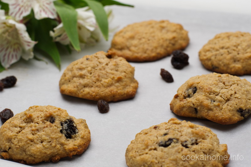 Oatmeal granola cookies - awesome to use up those little bits of granola at the end of the packet! #granola