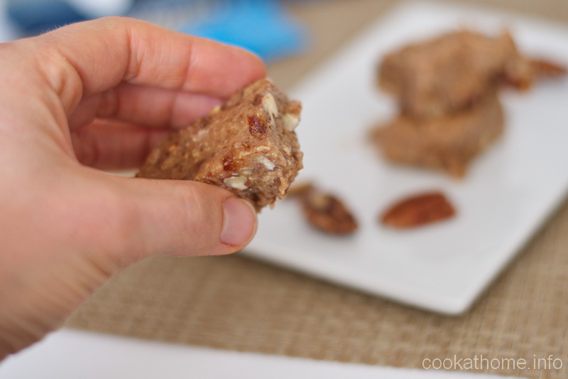 These pecan protein bars are the perfect pre- or post-workout Paleo-friendly snack, packed with pecans, dates for sweetness and protein powder #pecan