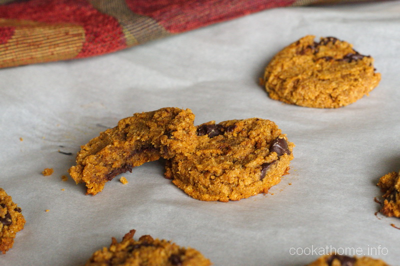 Gluten-free, dairy-free pumpkin chocolate chip cookies that take all the fall flavors of pumpkin and chocolate and combines them into deliciousness in every bite! #pumpkin