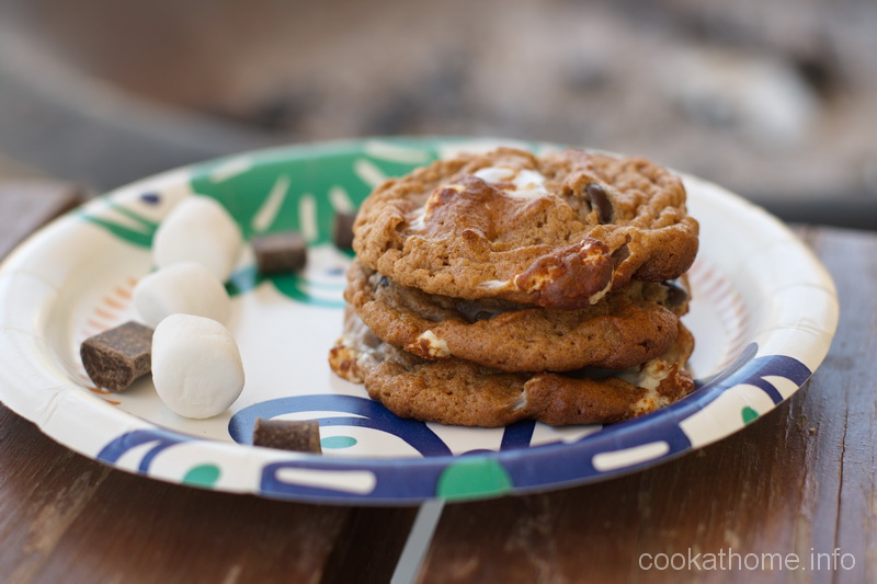 Grain-free, gluten and dairy-free chewy and yummy s'more cookies - perfect for any time of year! #smores #cookies #cookathome #grainfree #glutenfree #dairyfree