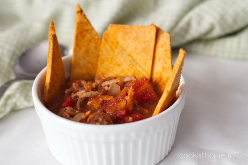 A low-calorie, gluten and dairy-free hearty taco soup that is healthy comfort food. #tacosoup